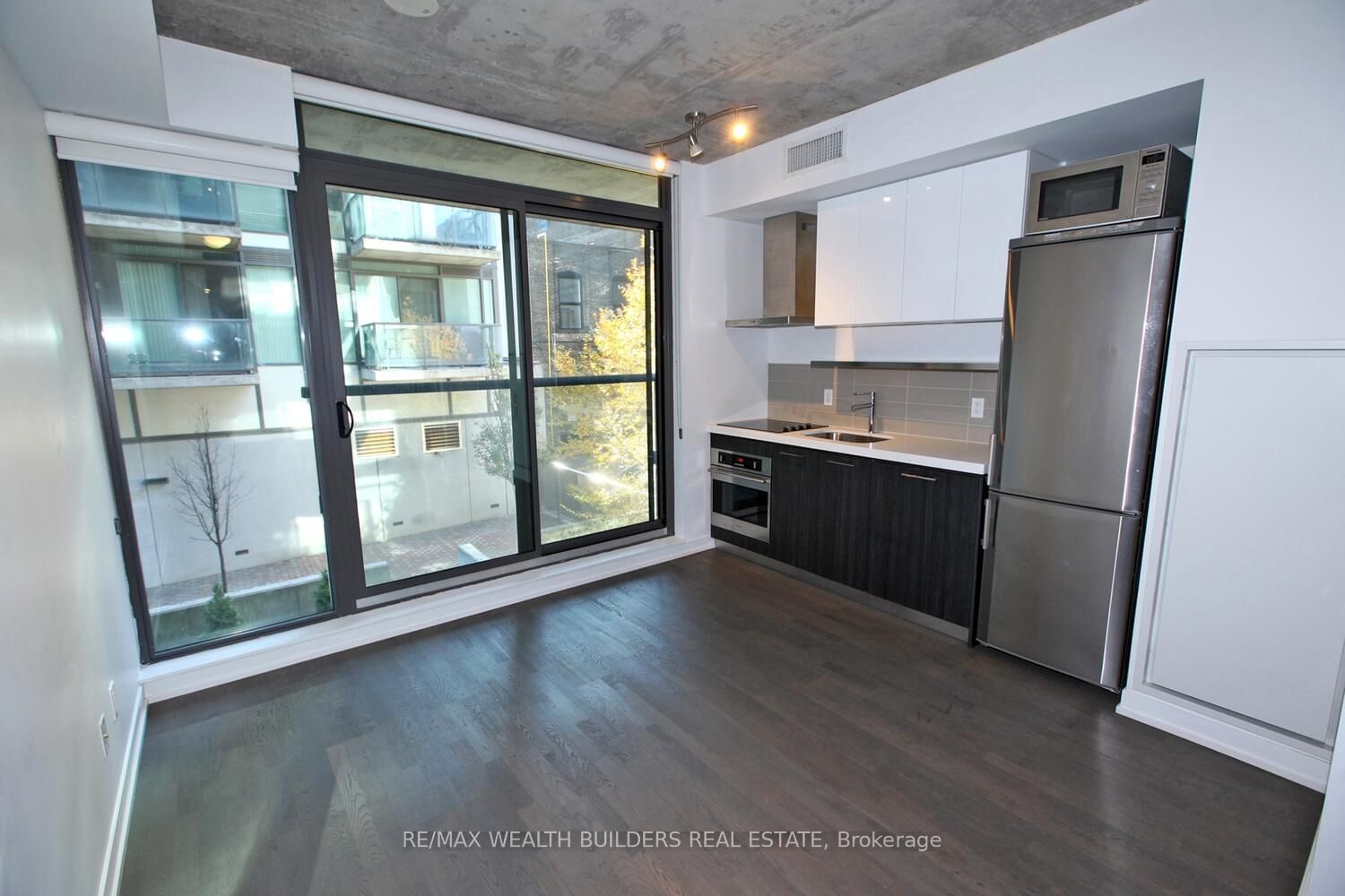 461 Adelaide St W, unit 237 for rent - image #10