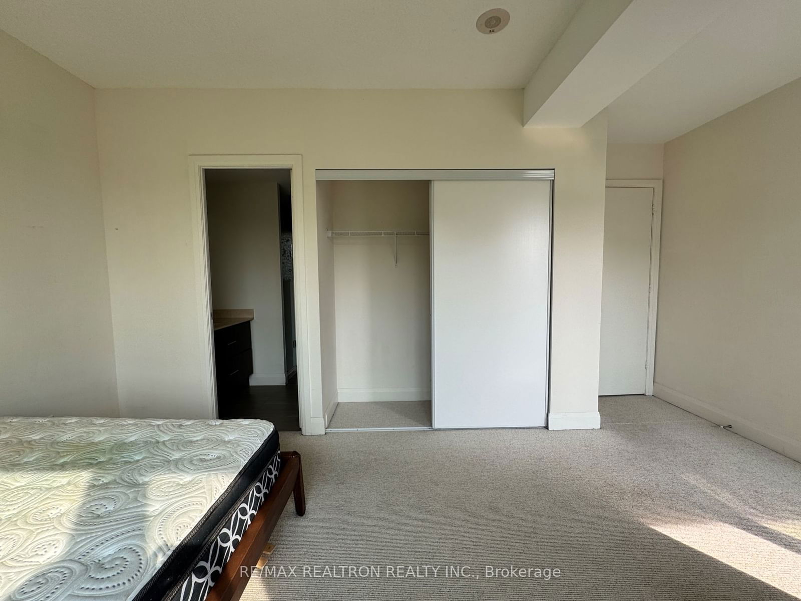 357 Beecroft Rd, unit 116 for rent