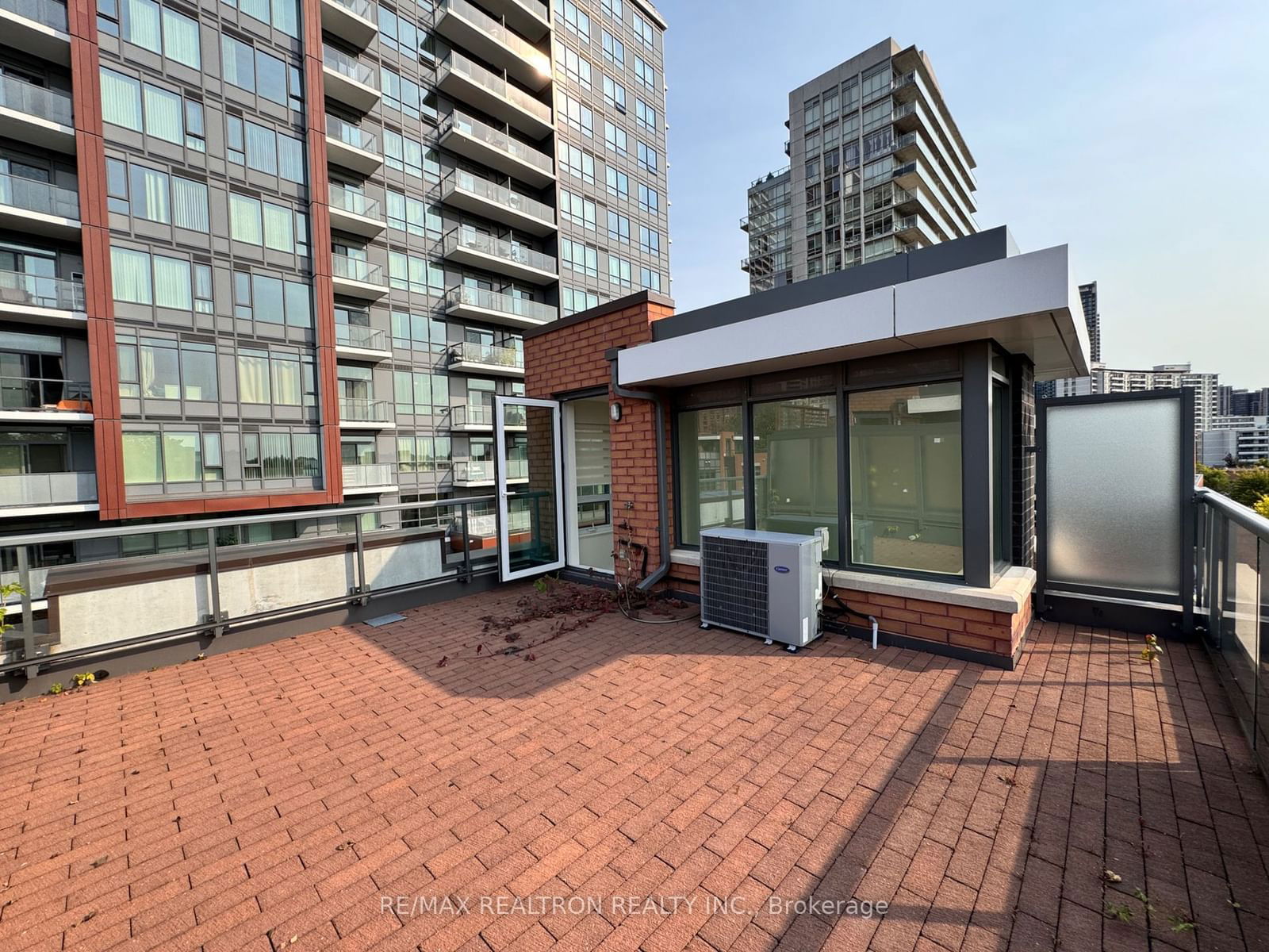 357 Beecroft Rd, unit 116 for rent