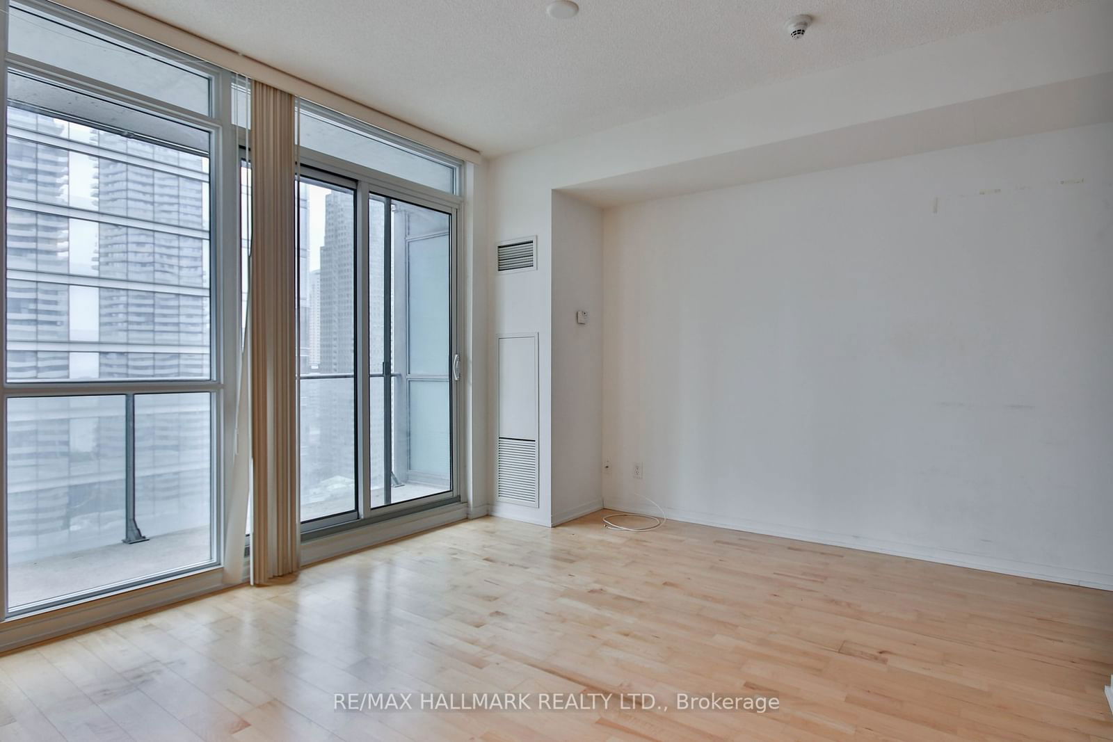 65 Bremner Blvd, unit 2407 for rent - image #9