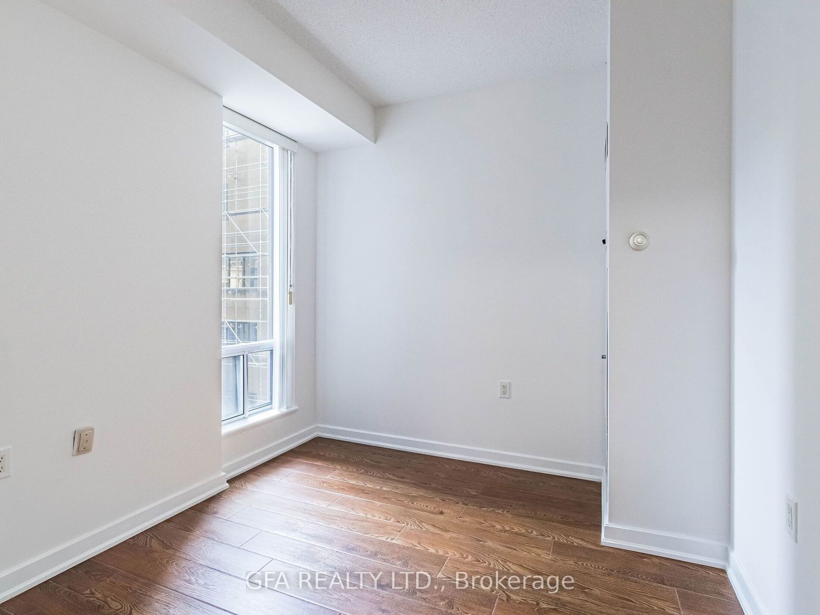 85 Bloor St E, unit 302 for rent