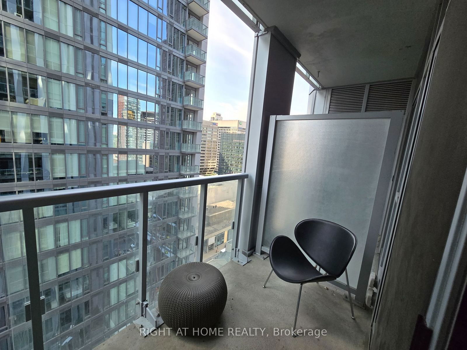 1 Yorkville Ave, unit 1412 for rent