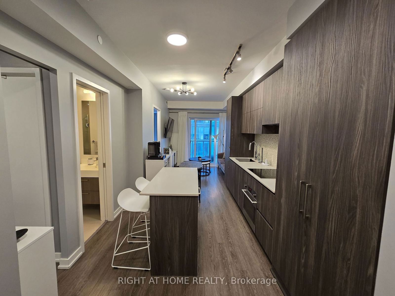 1 Yorkville Ave, unit 1412 for rent