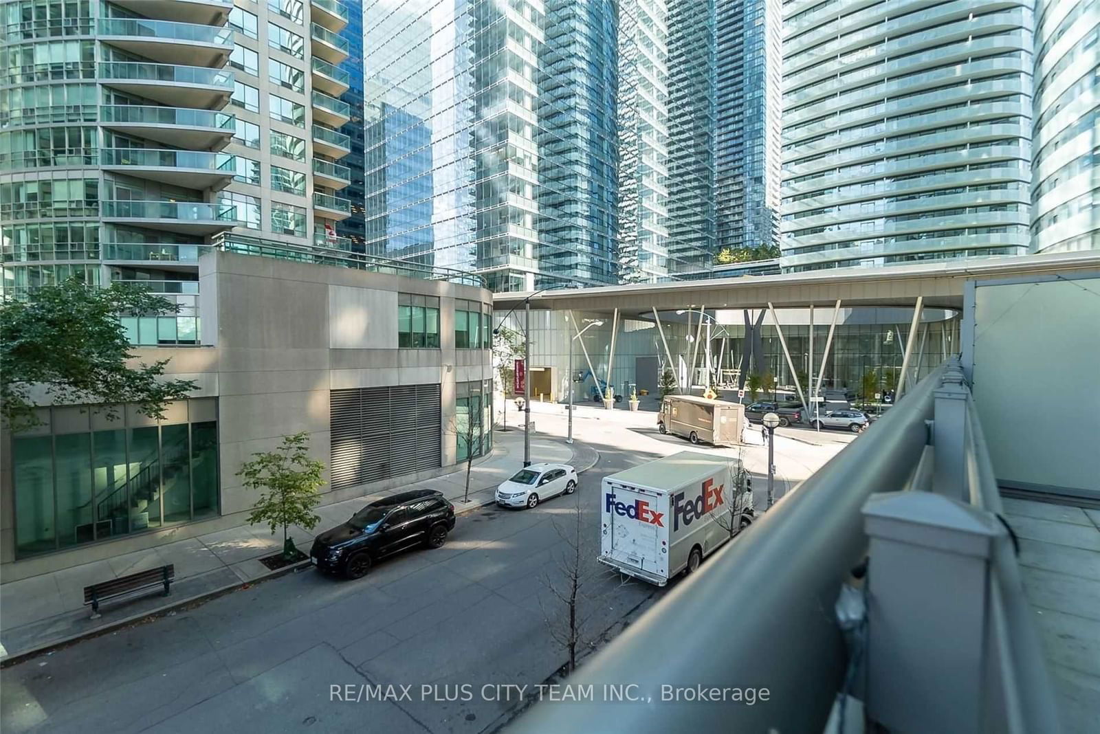 19 Grand Trunk Cres, unit 203 for rent - image #8