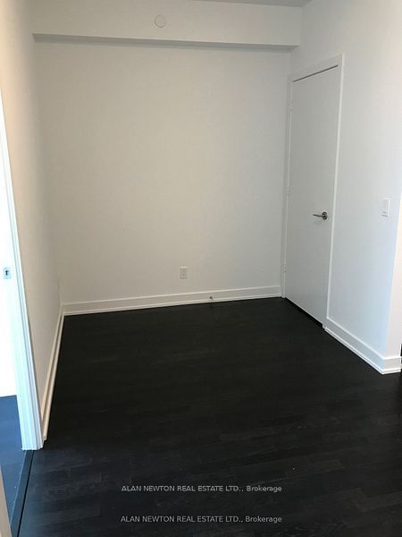 501 St Clair Ave W, unit 808 for rent - image #6