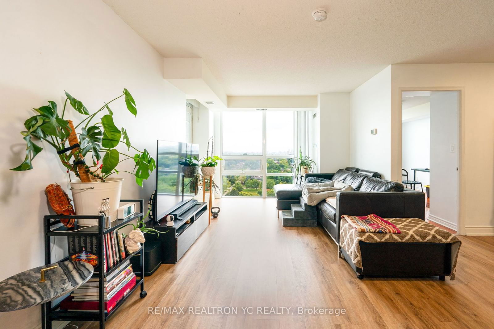 35 Hollywood Ave, unit 2022 for sale - image #3