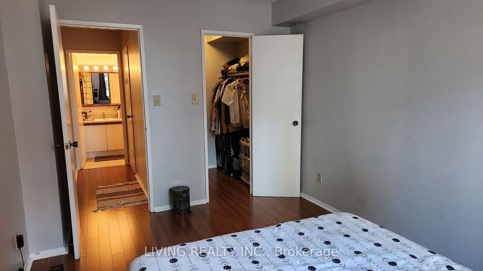 633 Bay St, unit 1021 for rent