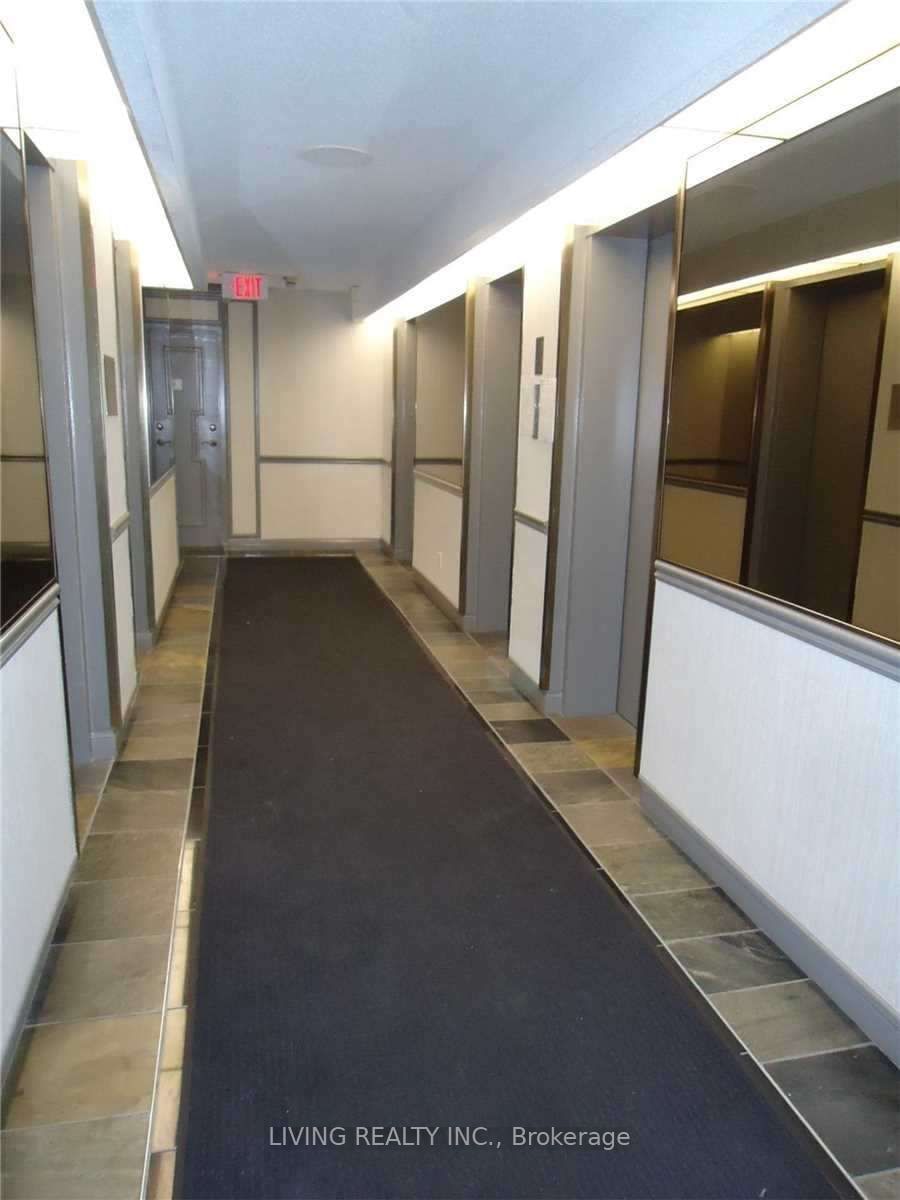 633 Bay St, unit 1021 for rent - image #3