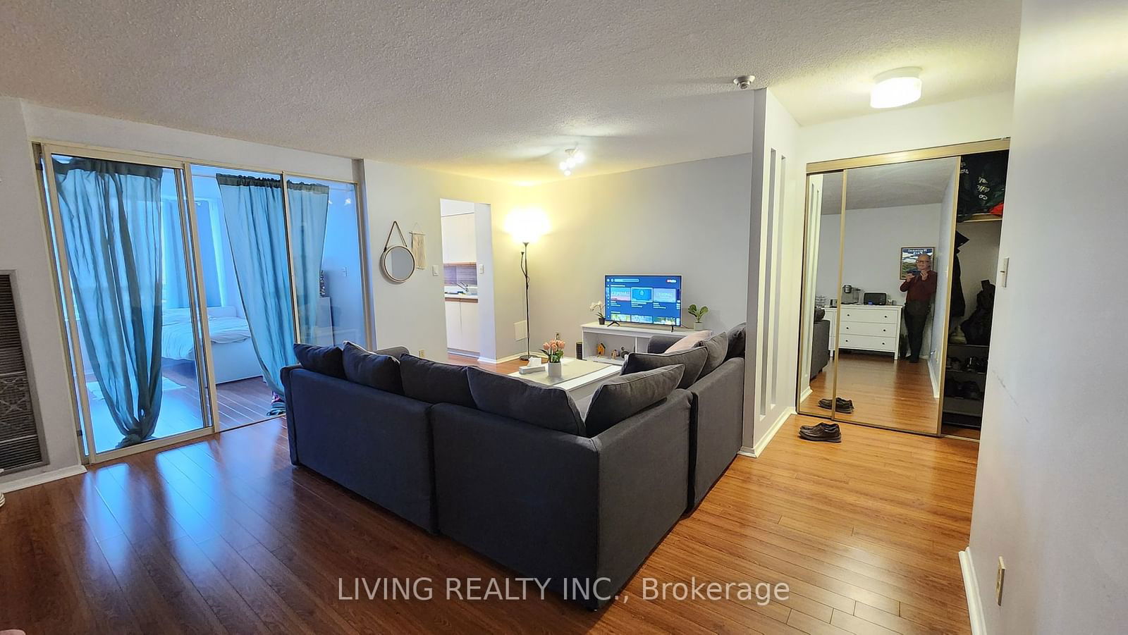 633 Bay St, unit 1021 for rent - image #8