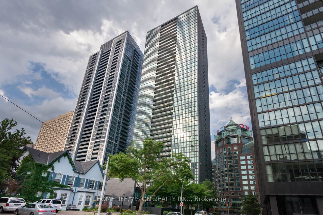 110 Charles St E, unit 1009 for rent - image #1