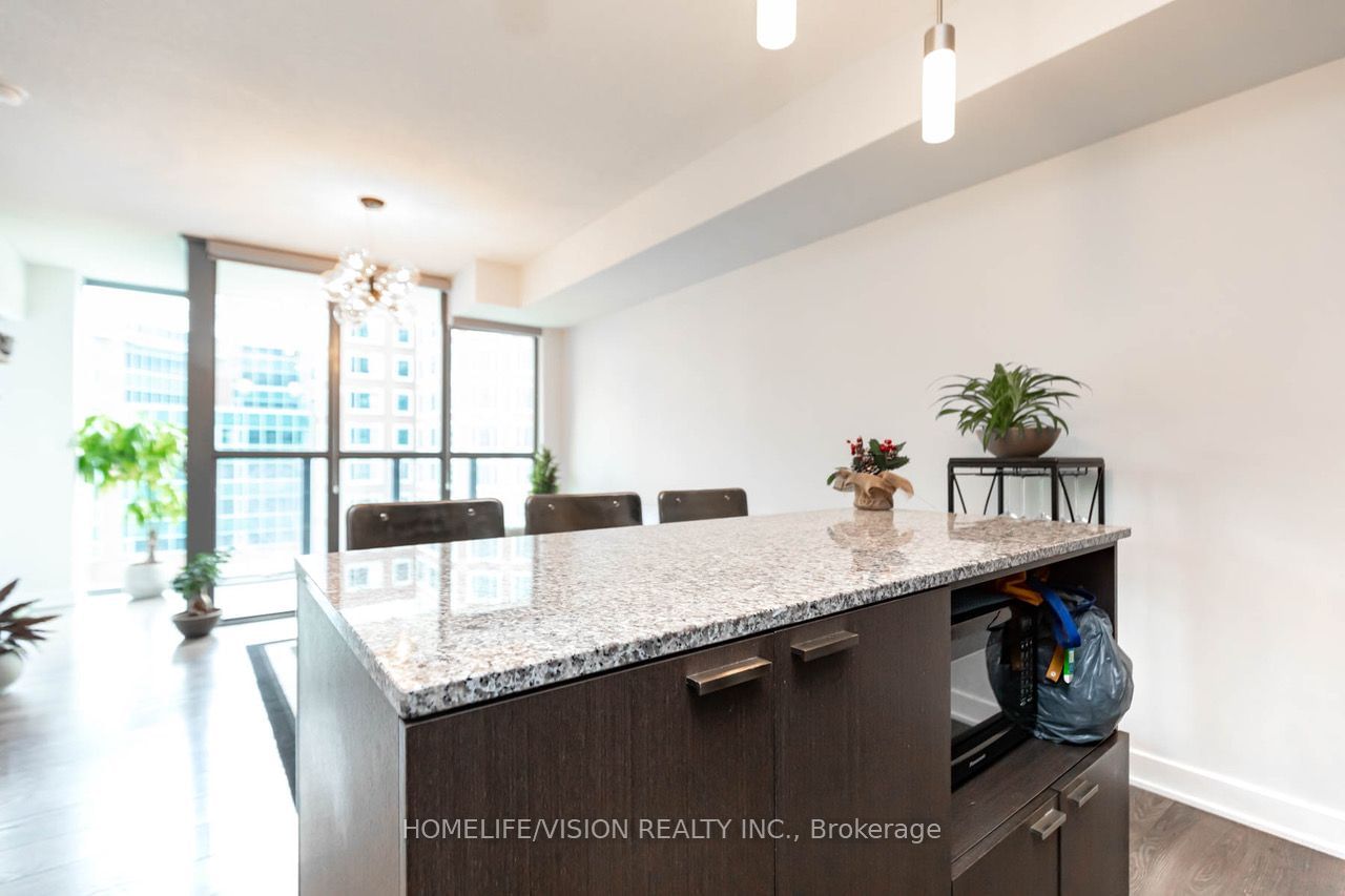 110 Charles St E, unit 1009 for rent