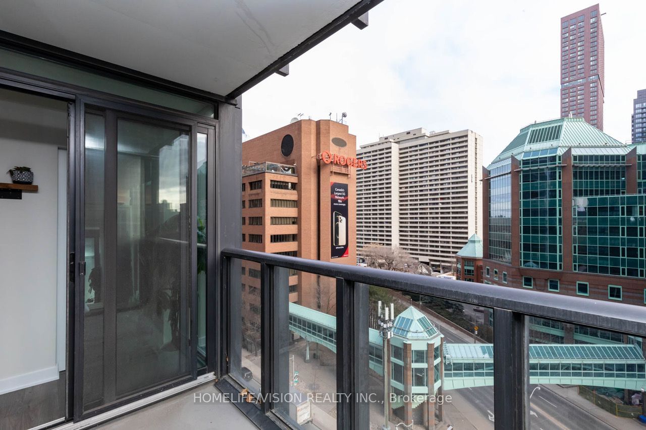 110 Charles St E, unit 1009 for rent