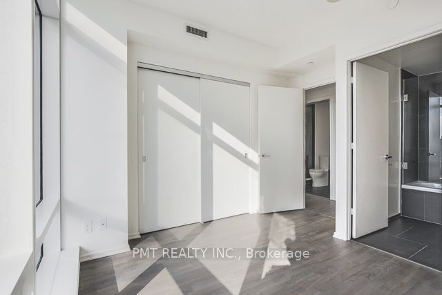 1 Bloor St E, unit 1910 for rent