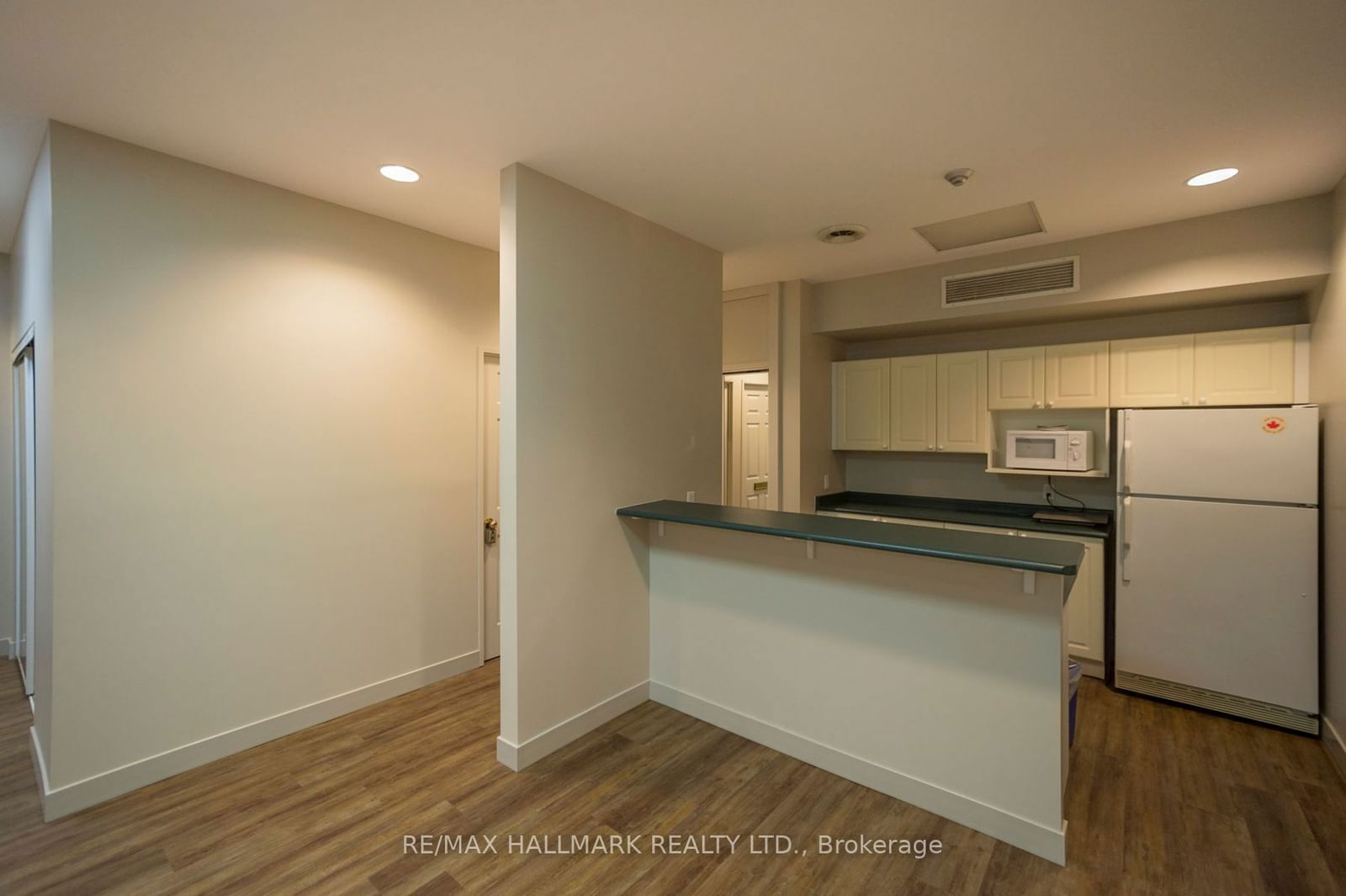 135 Maitland St, unit 203 for sale - image #33