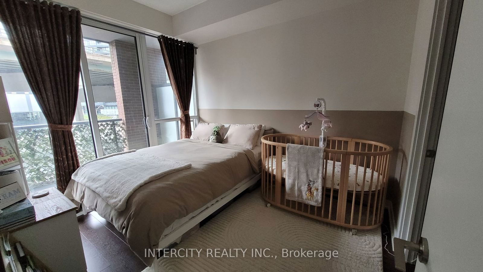 20 Bruyeres Mews, unit 333 for sale - image #3