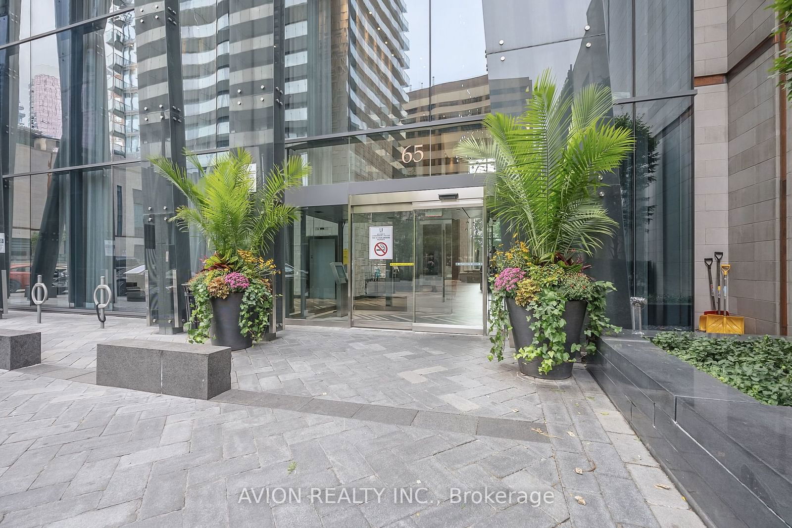 65 St Mary St, unit 2701 for sale - image #2