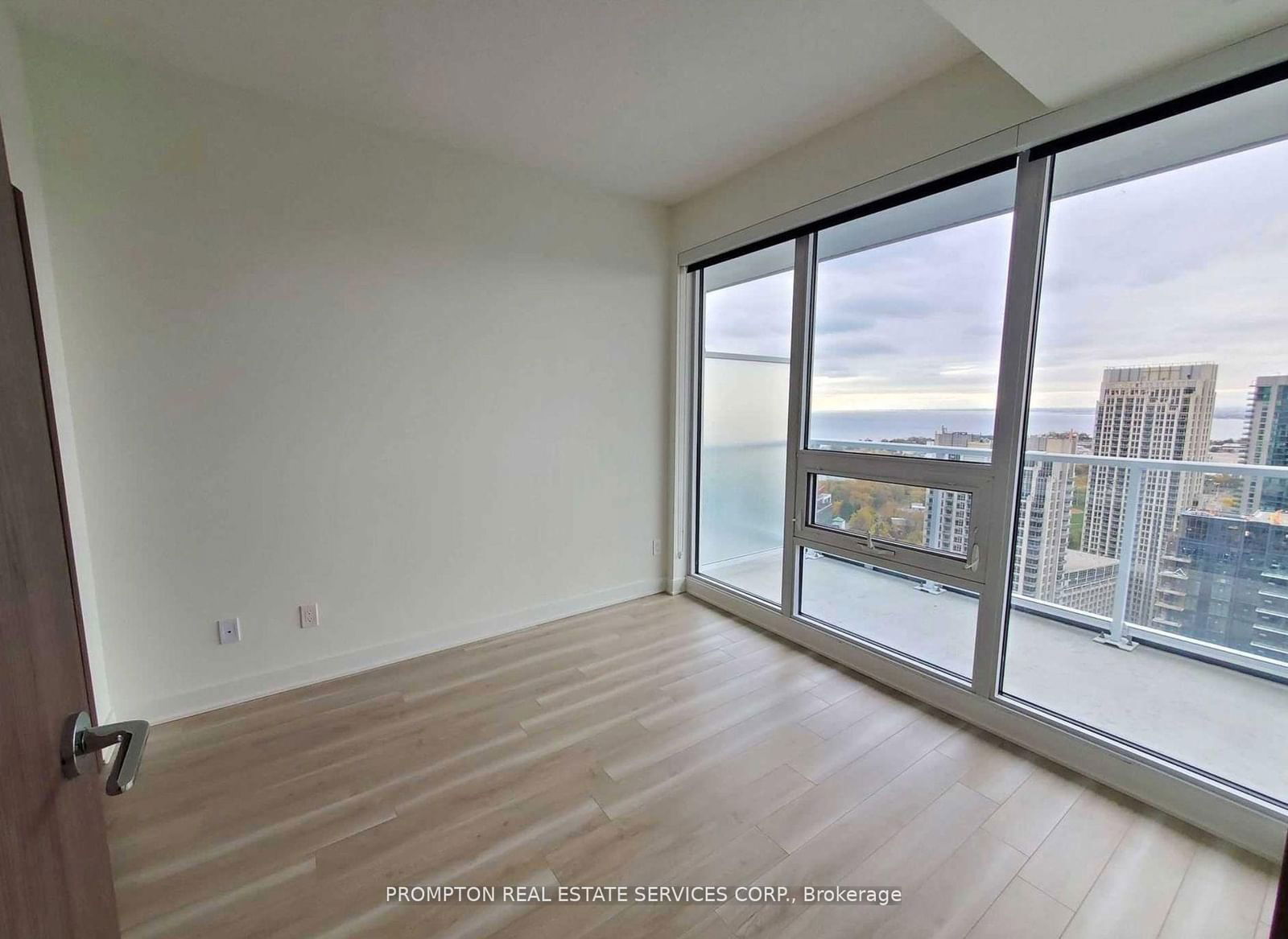 19 Bathurst St, unit 3501 for rent - image #5