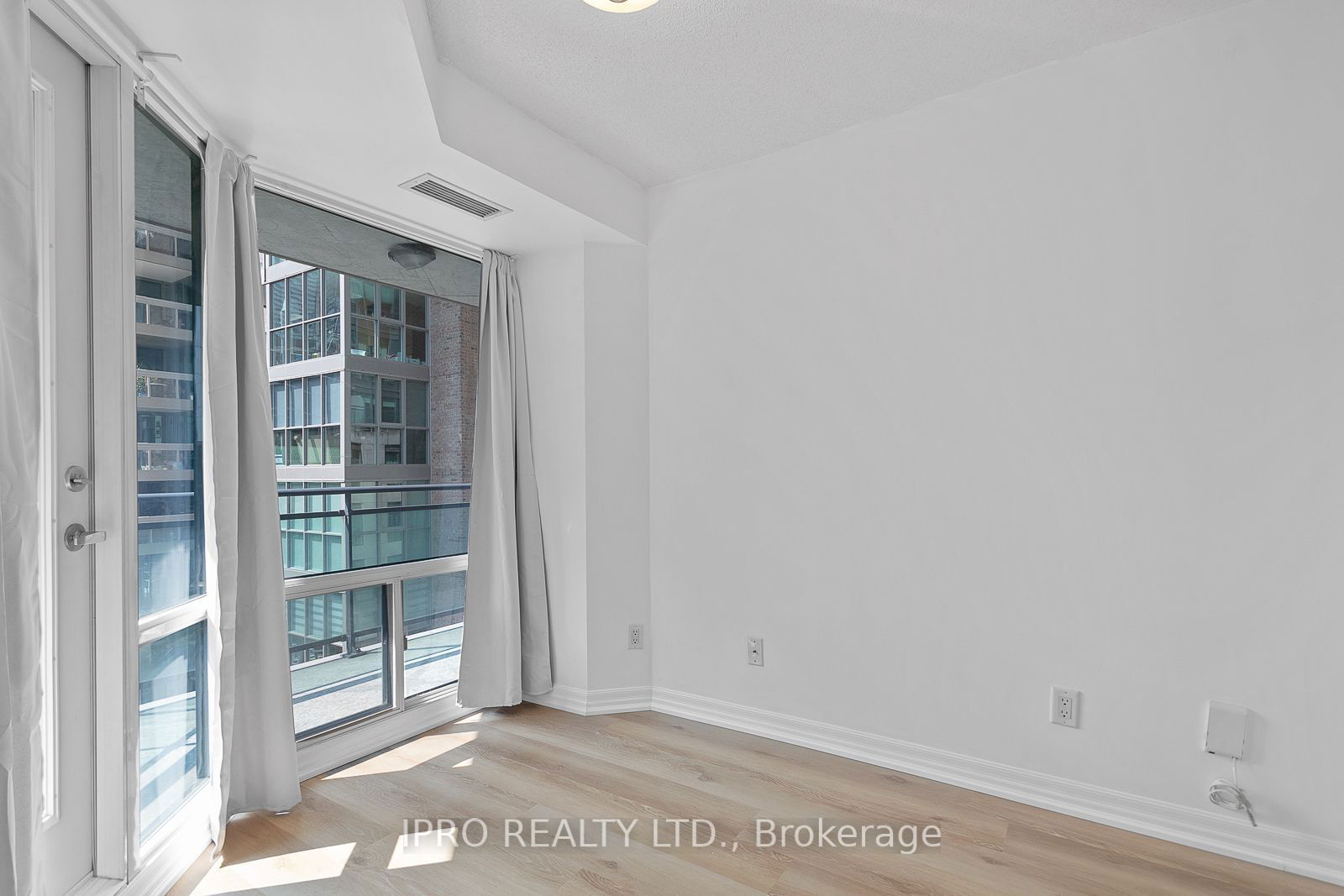 300 Bloor St E, unit 1109 for rent - image #19