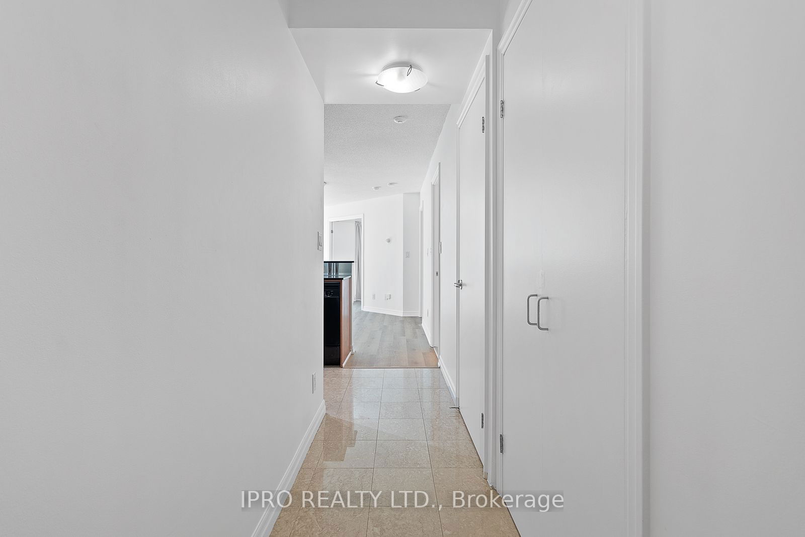 300 Bloor St E, unit 1109 for rent - image #2