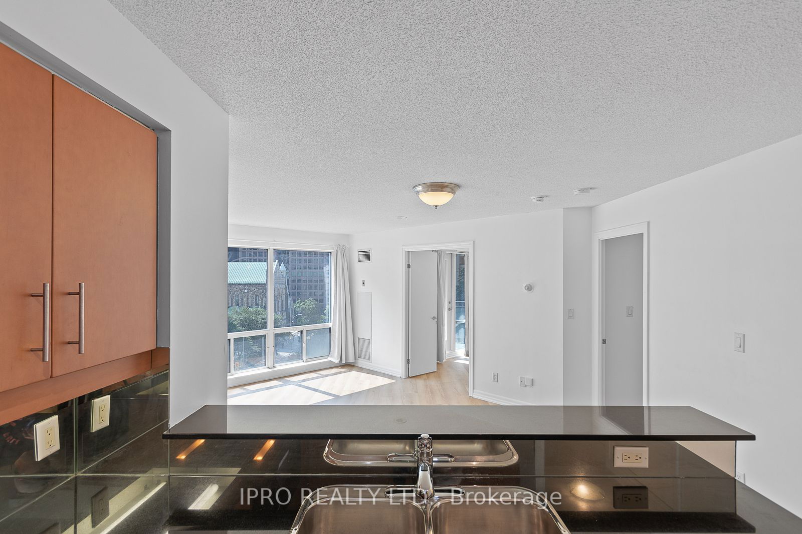 300 Bloor St E, unit 1109 for rent - image #8