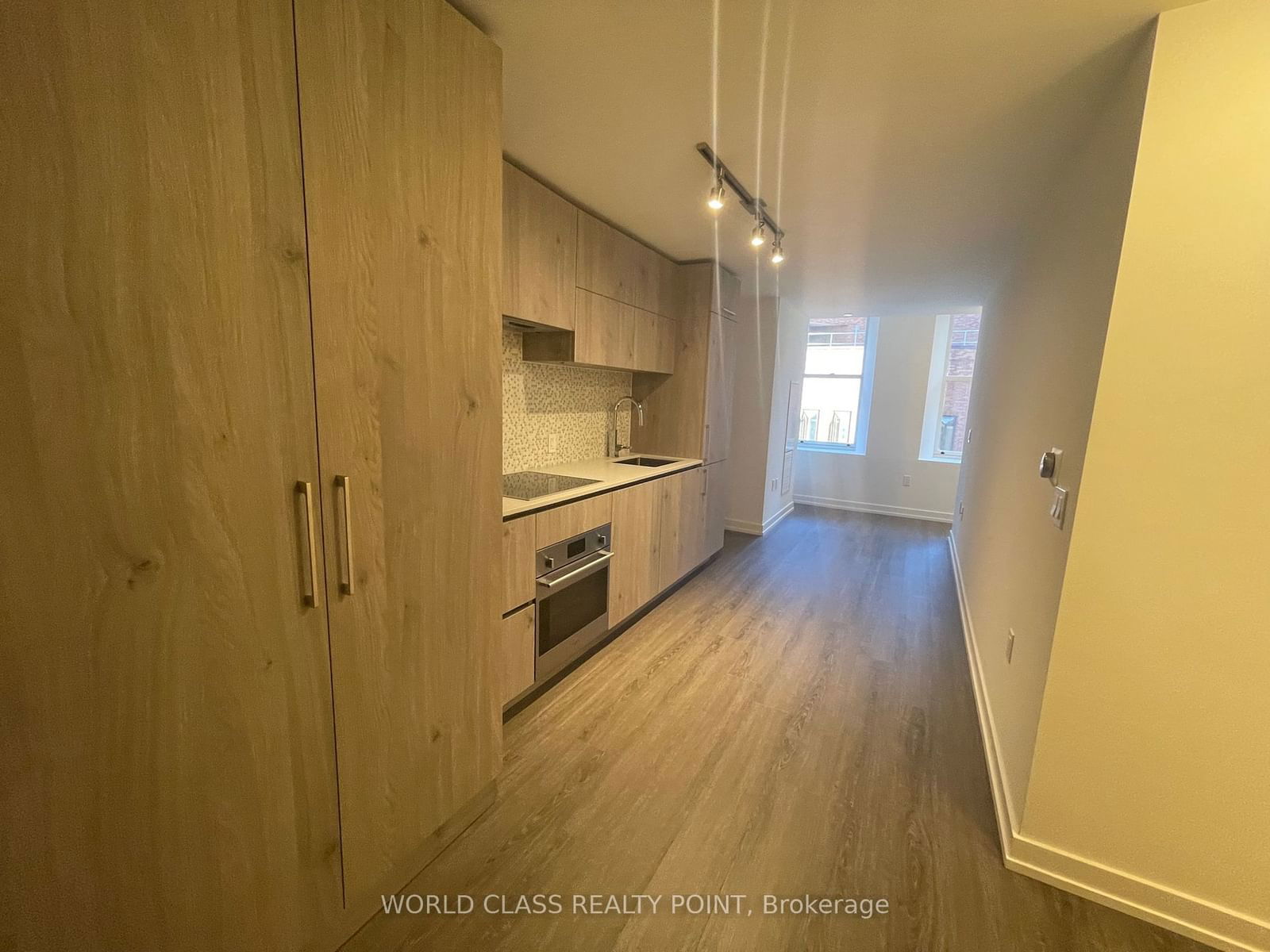 1 Yorkville Ave, unit 304 for rent - image #3