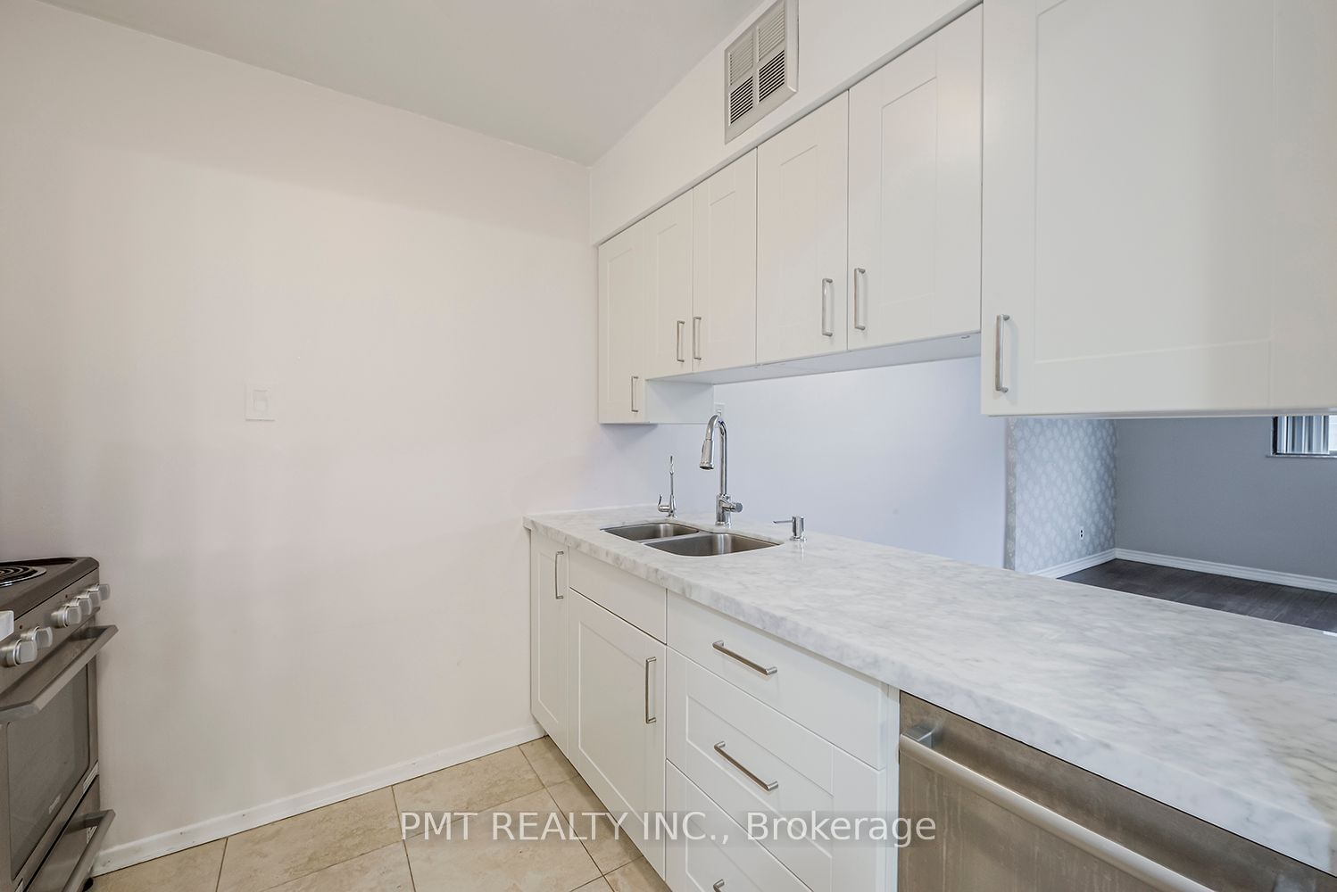 60 St Patrick St, unit 633 for rent - image #5