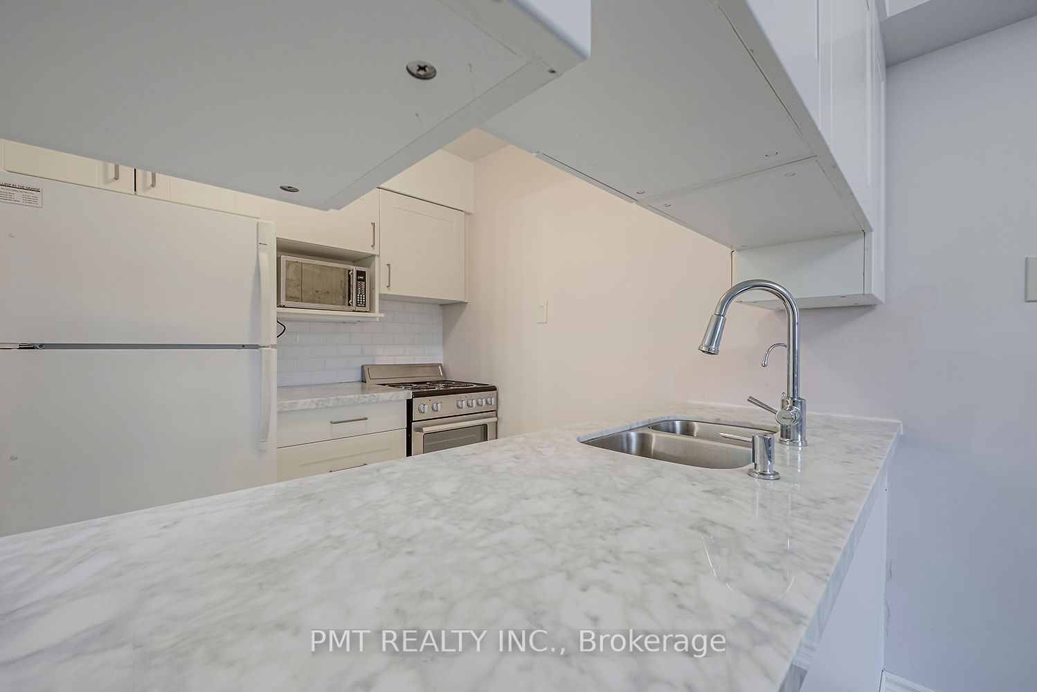 60 St Patrick St, unit 633 for rent