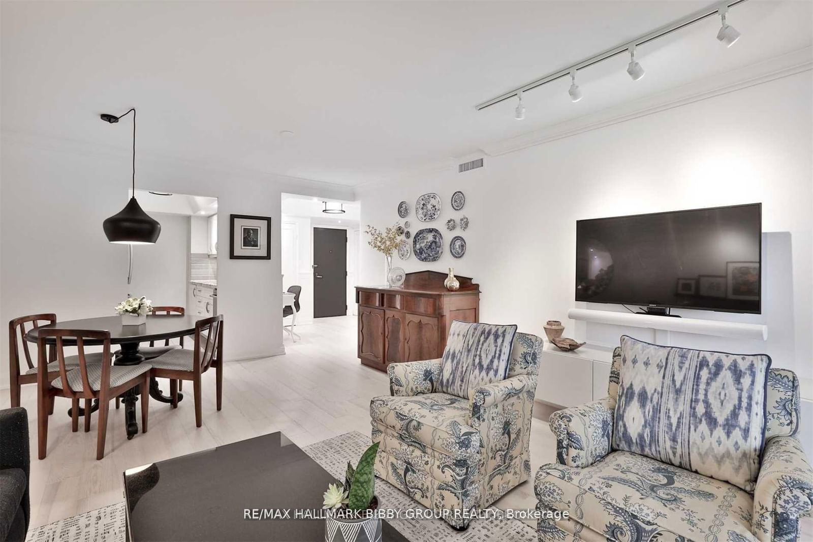 61 St Clair Ave W, unit 206 for rent - image #8