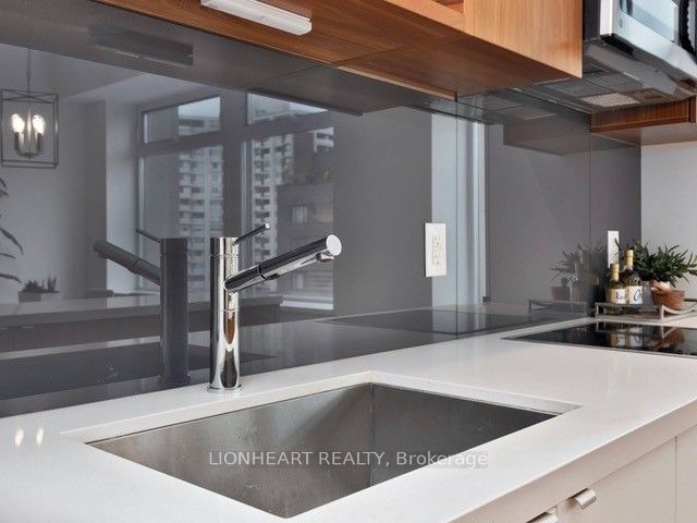 111 St Clair Ave W, unit 605 for sale