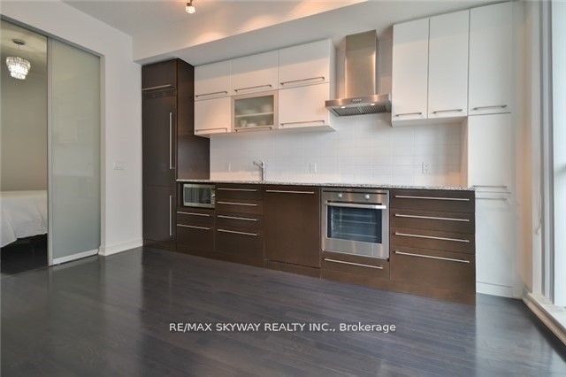 770 Bay St, unit 1409 for rent - image #2