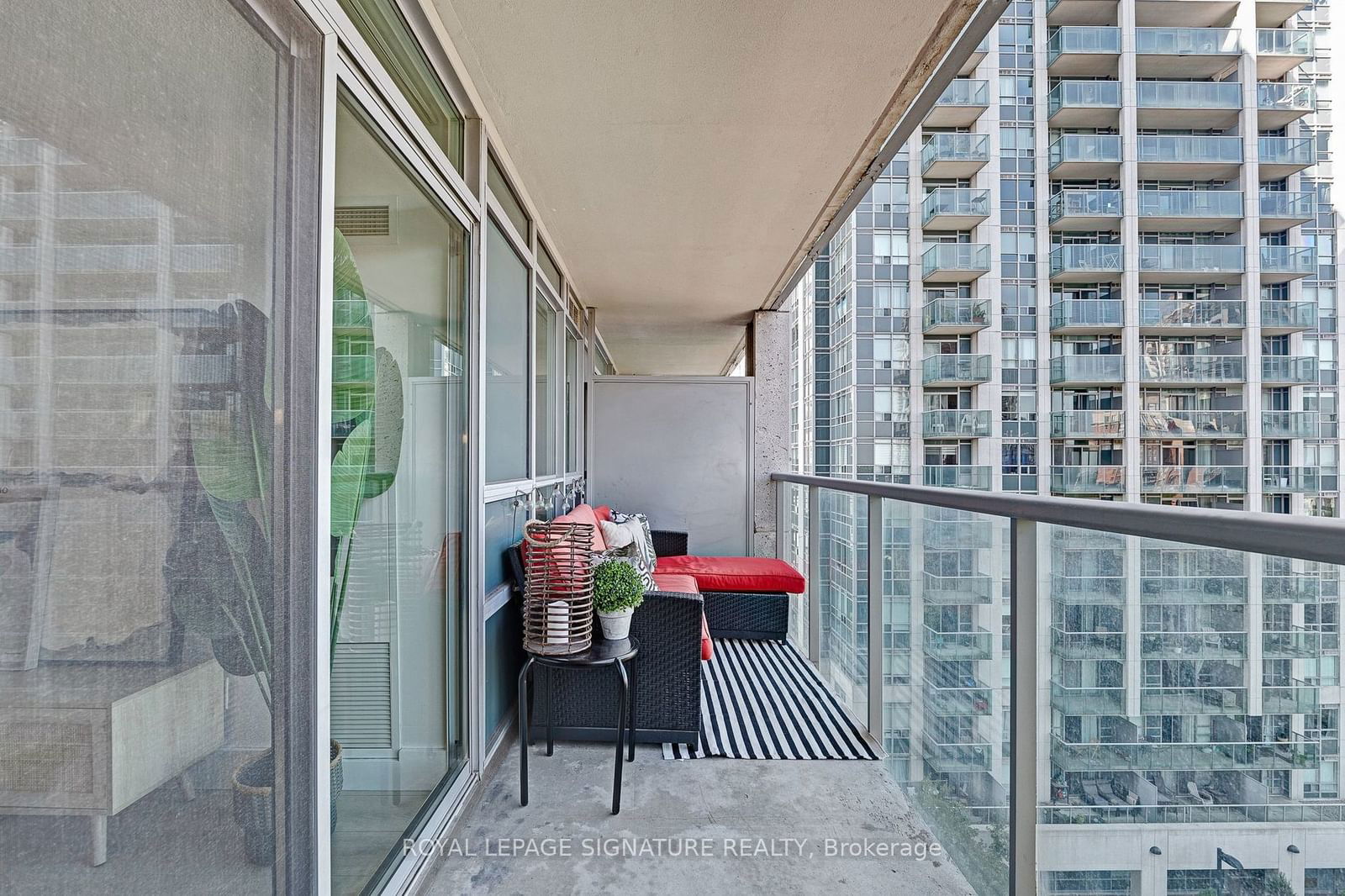 18 Harrison Garden Blvd, unit 806 for sale - image #16