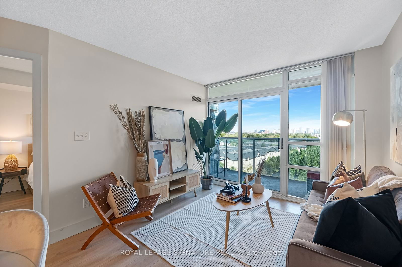 18 Harrison Garden Blvd, unit 806 for sale - image #2