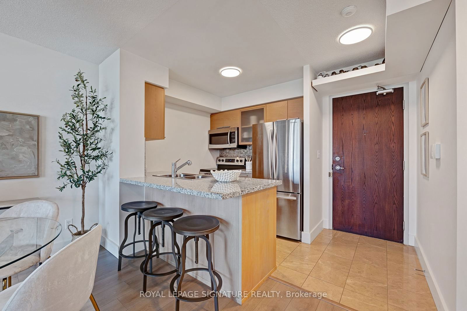 18 Harrison Garden Blvd, unit 806 for sale - image #9