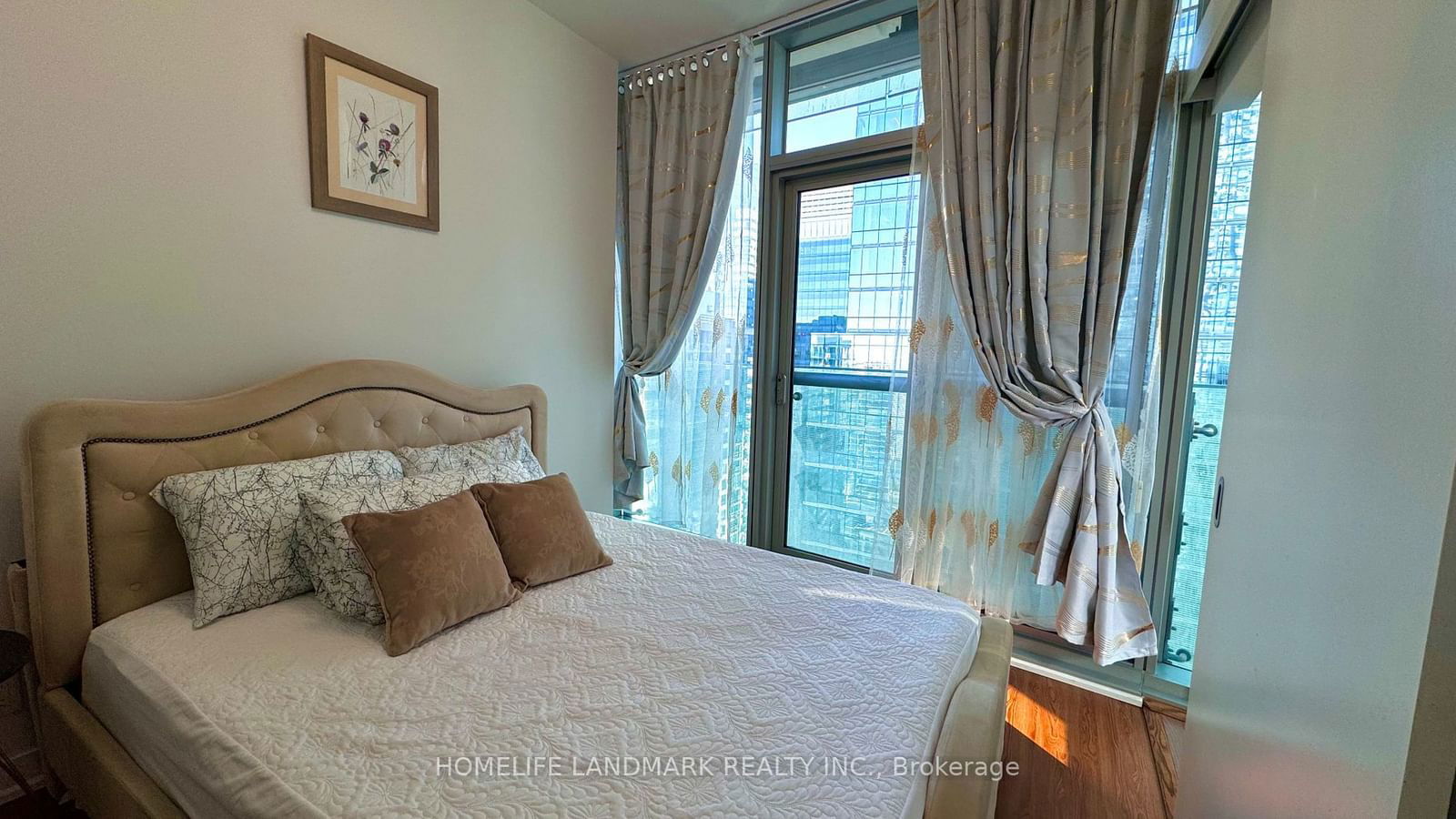 12 York St, unit 2910 for rent - image #2