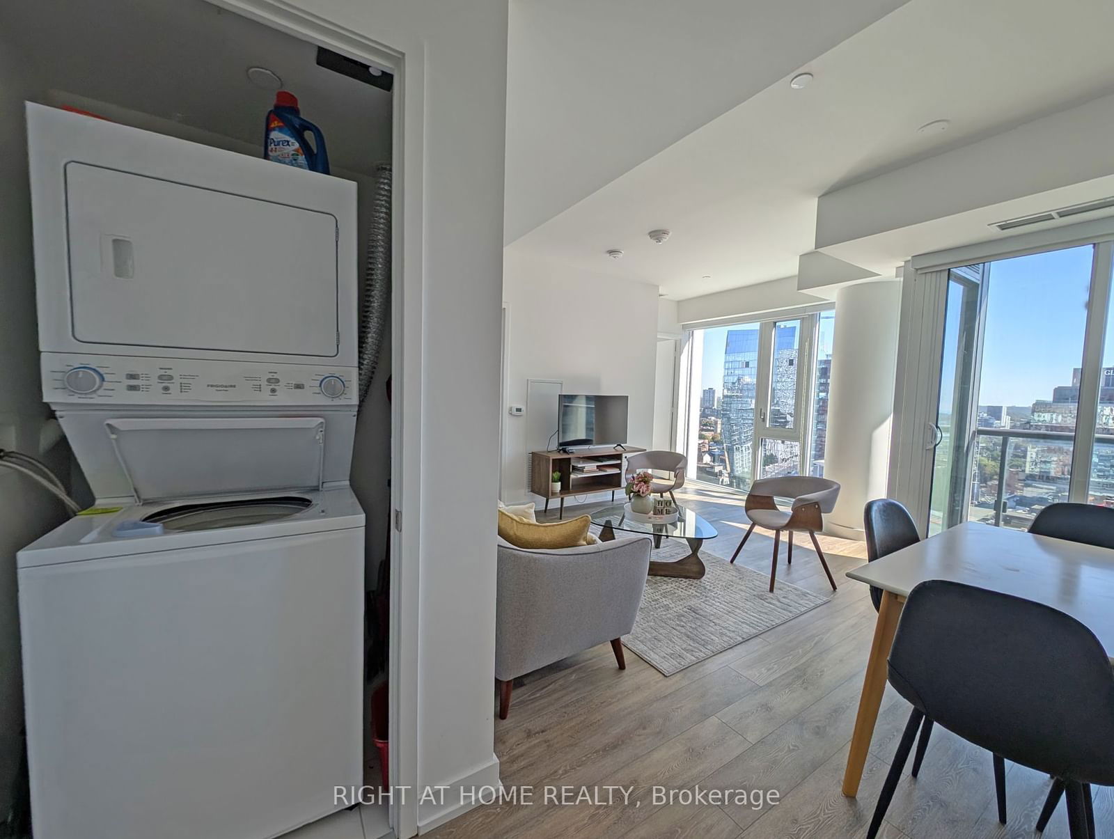 158 Front St E, unit 2219 for rent