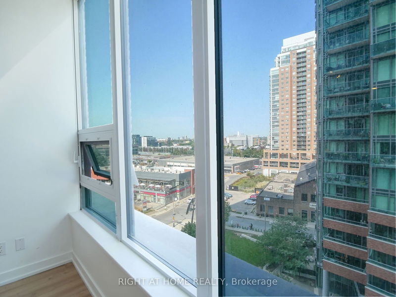 135 East Liberty St, unit 711 for sale - image #1