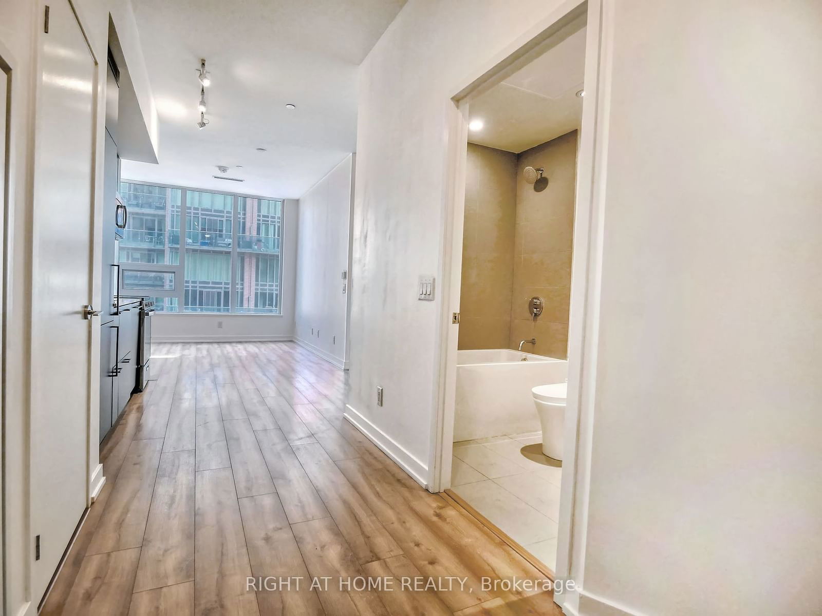 135 East Liberty St, unit 711 for sale - image #2