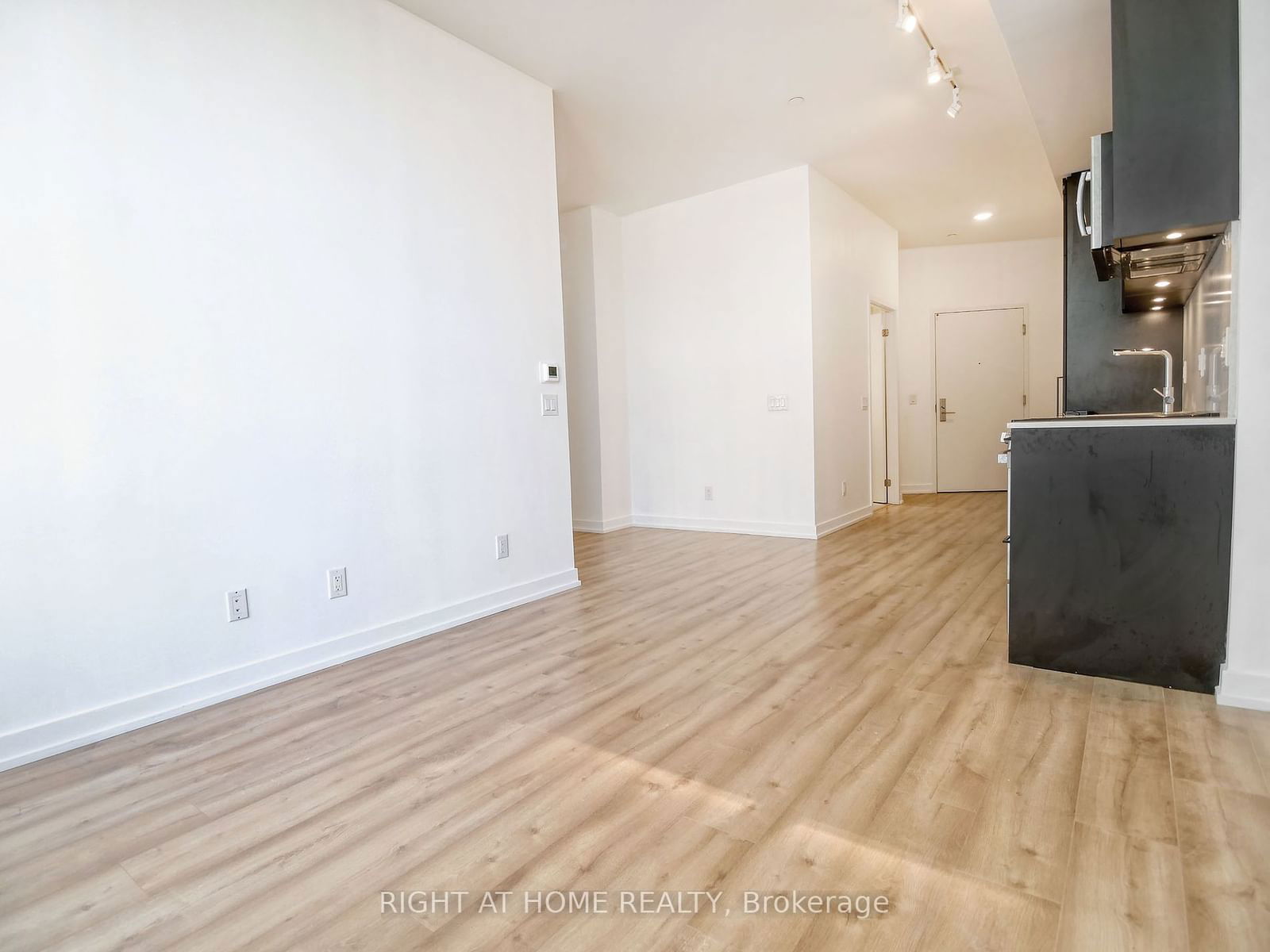 135 East Liberty St, unit 711 for sale - image #3