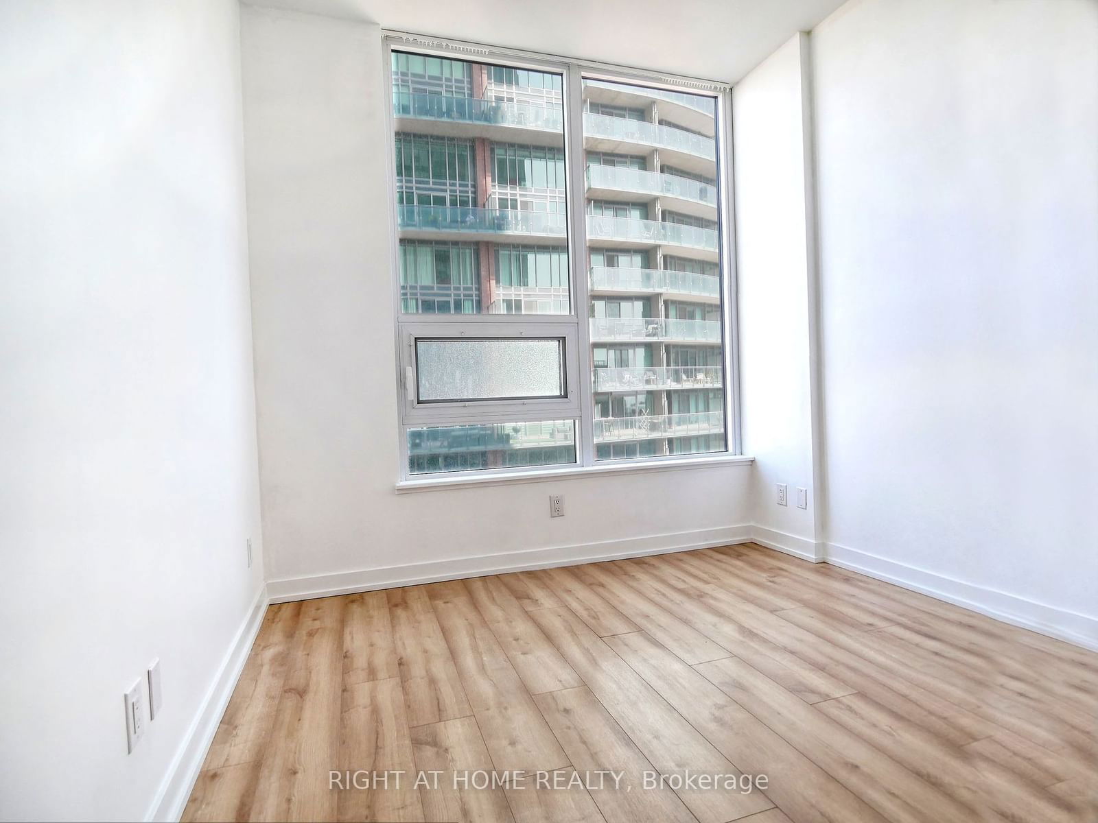 135 East Liberty St, unit 711 for sale - image #6