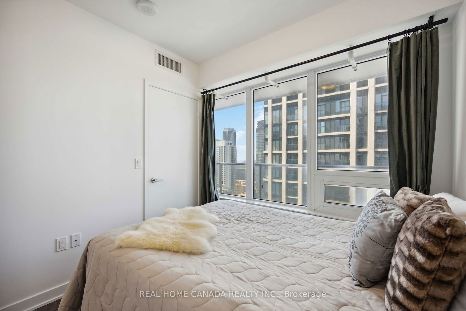 99 Broadway Ave, unit 3609 for sale - image #17