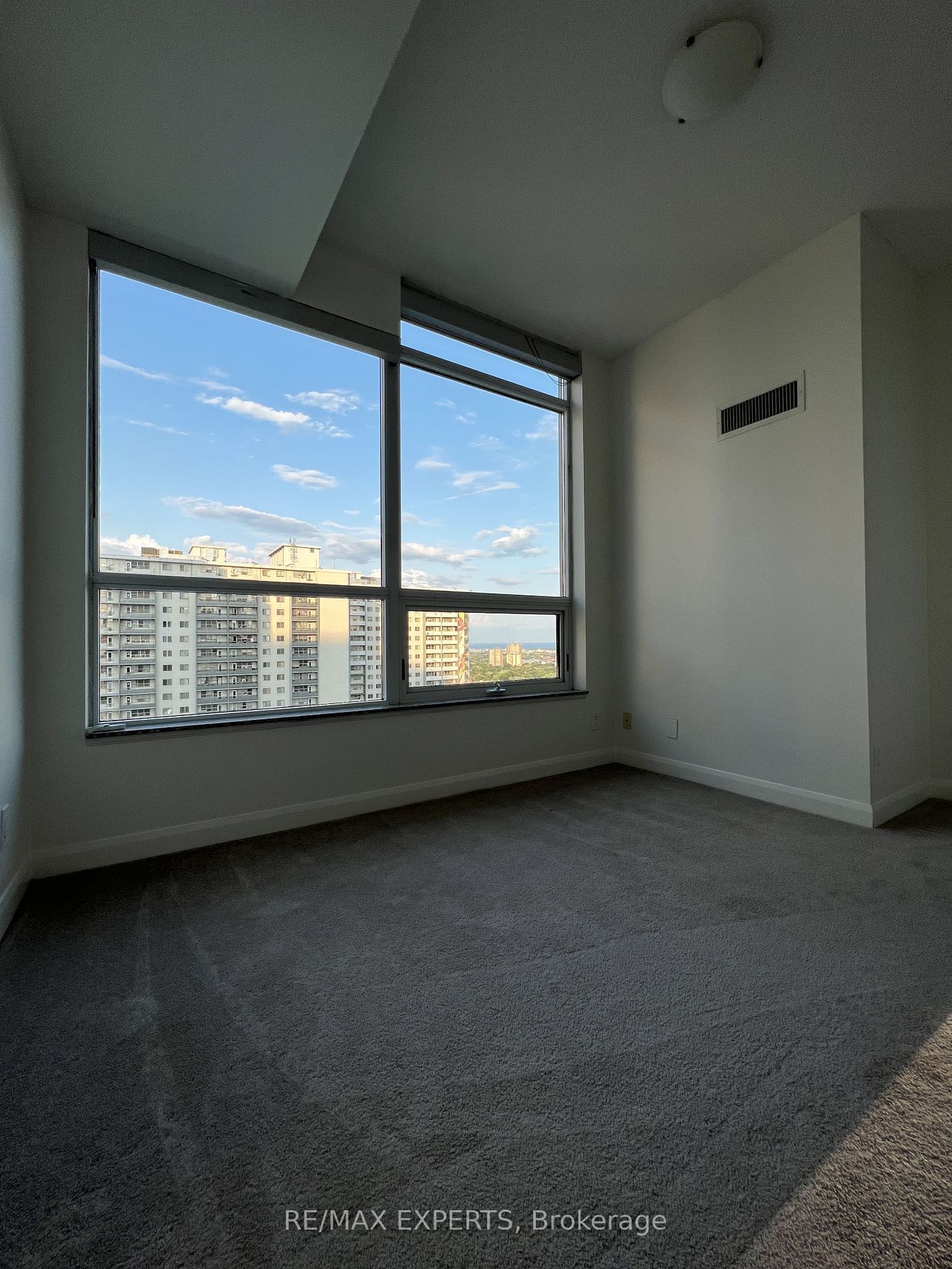 500 Sherbourne St, unit 2004 for rent - image #17