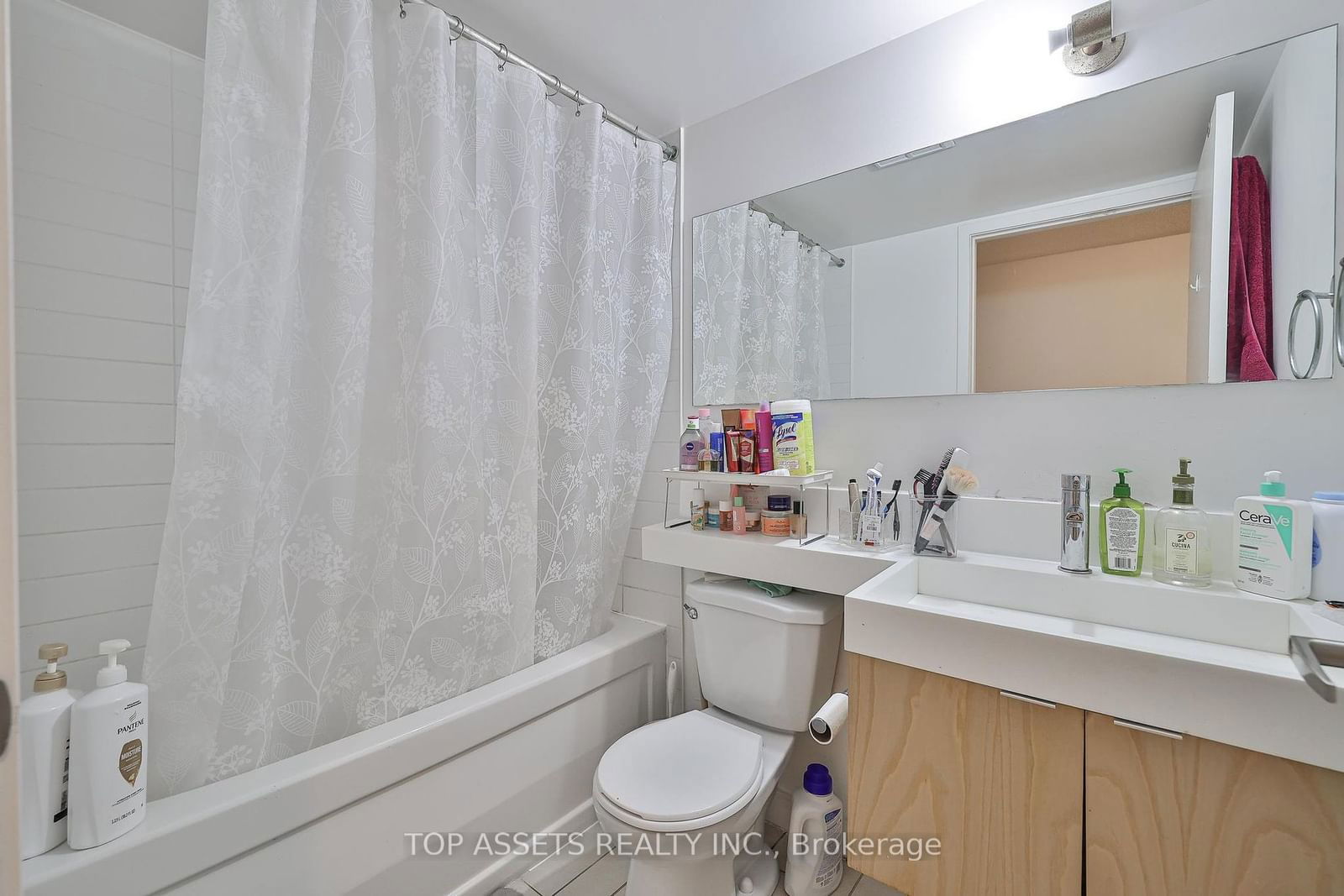 25 Telegram Mews, unit 2010 for rent - image #17