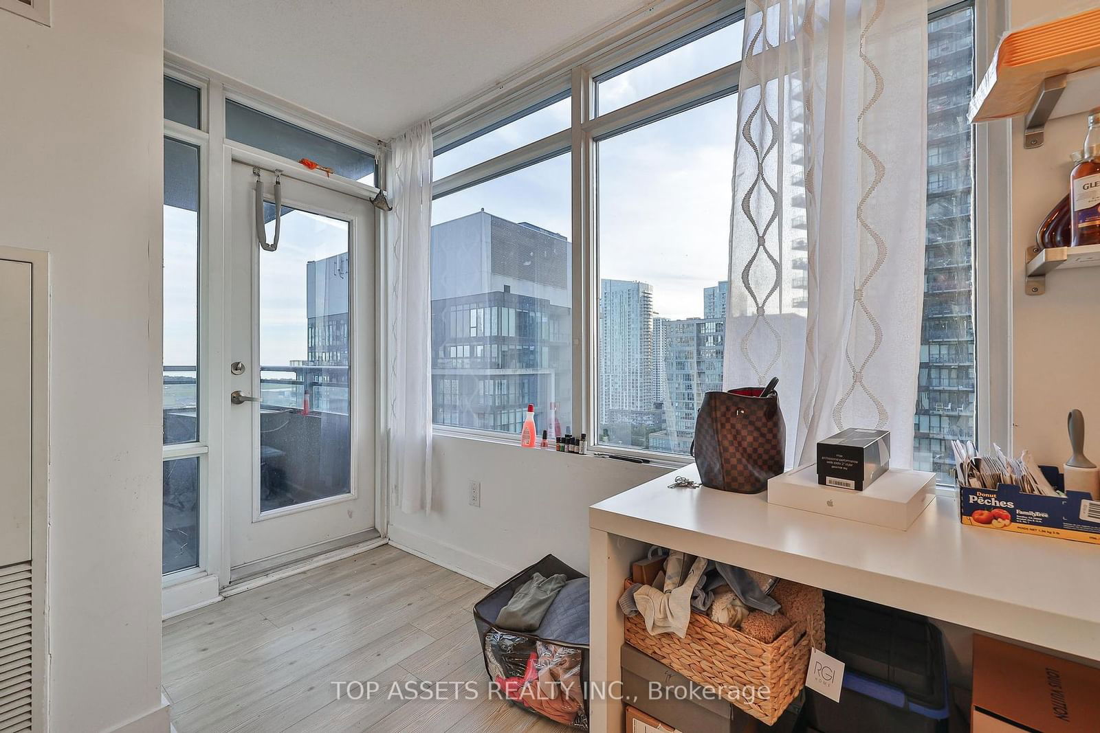 25 Telegram Mews, unit 2010 for rent - image #23