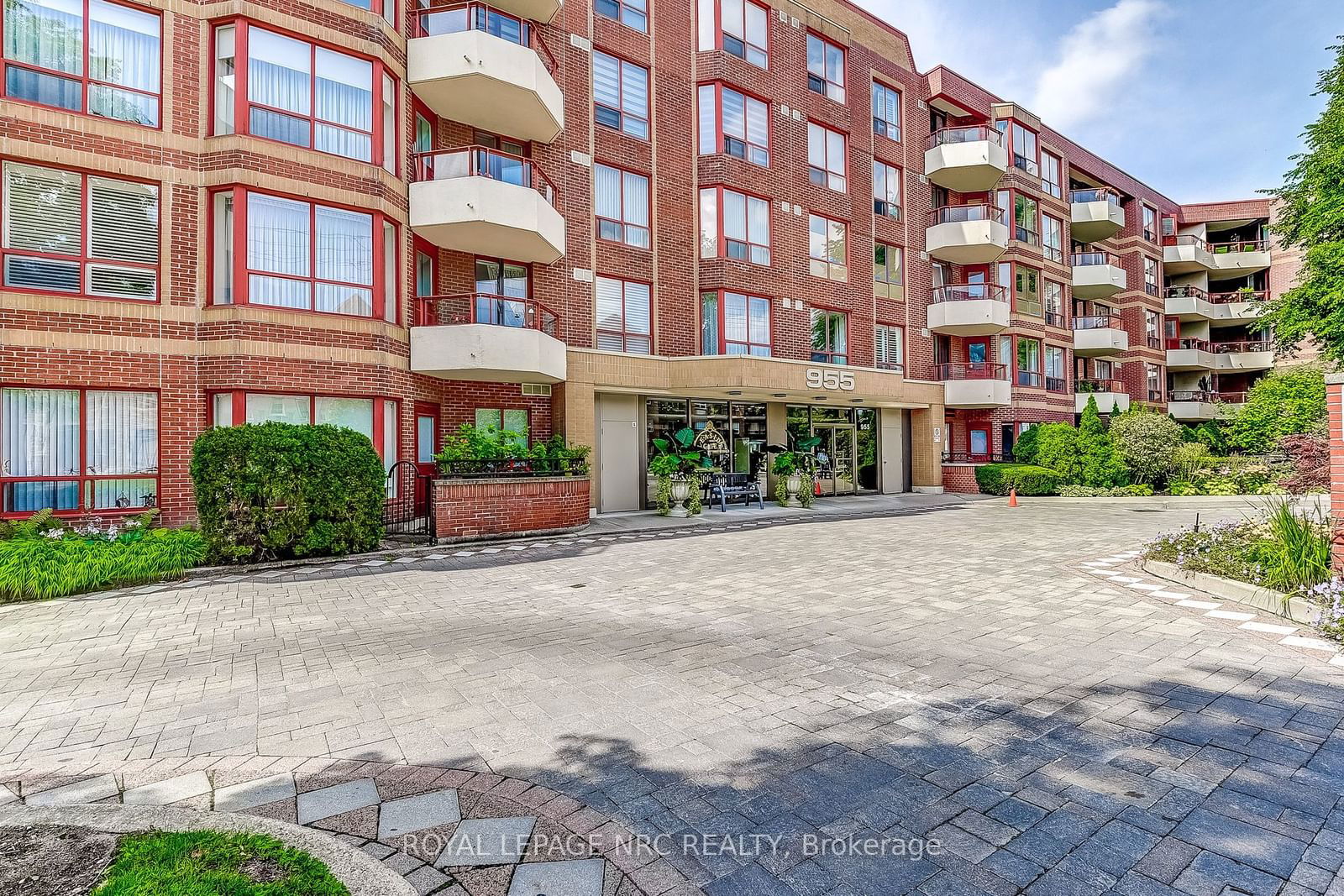 955 Millwood Rd, unit 212 for sale - image #3