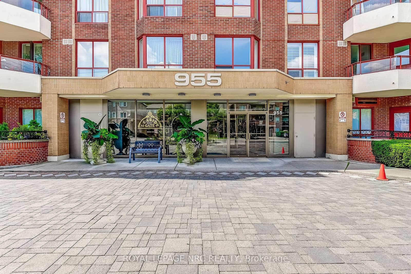 955 Millwood Rd, unit 212 for sale