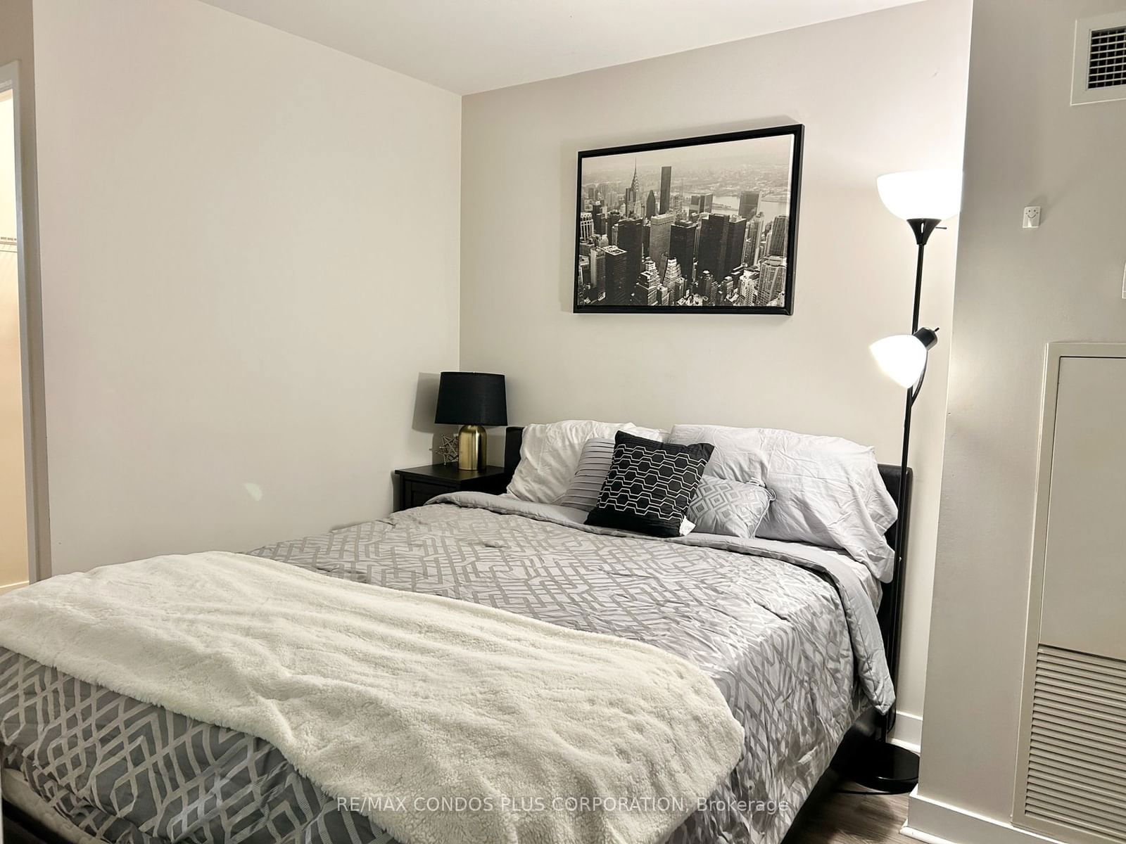 4K Spadina Ave, unit 1922 for rent - image #13