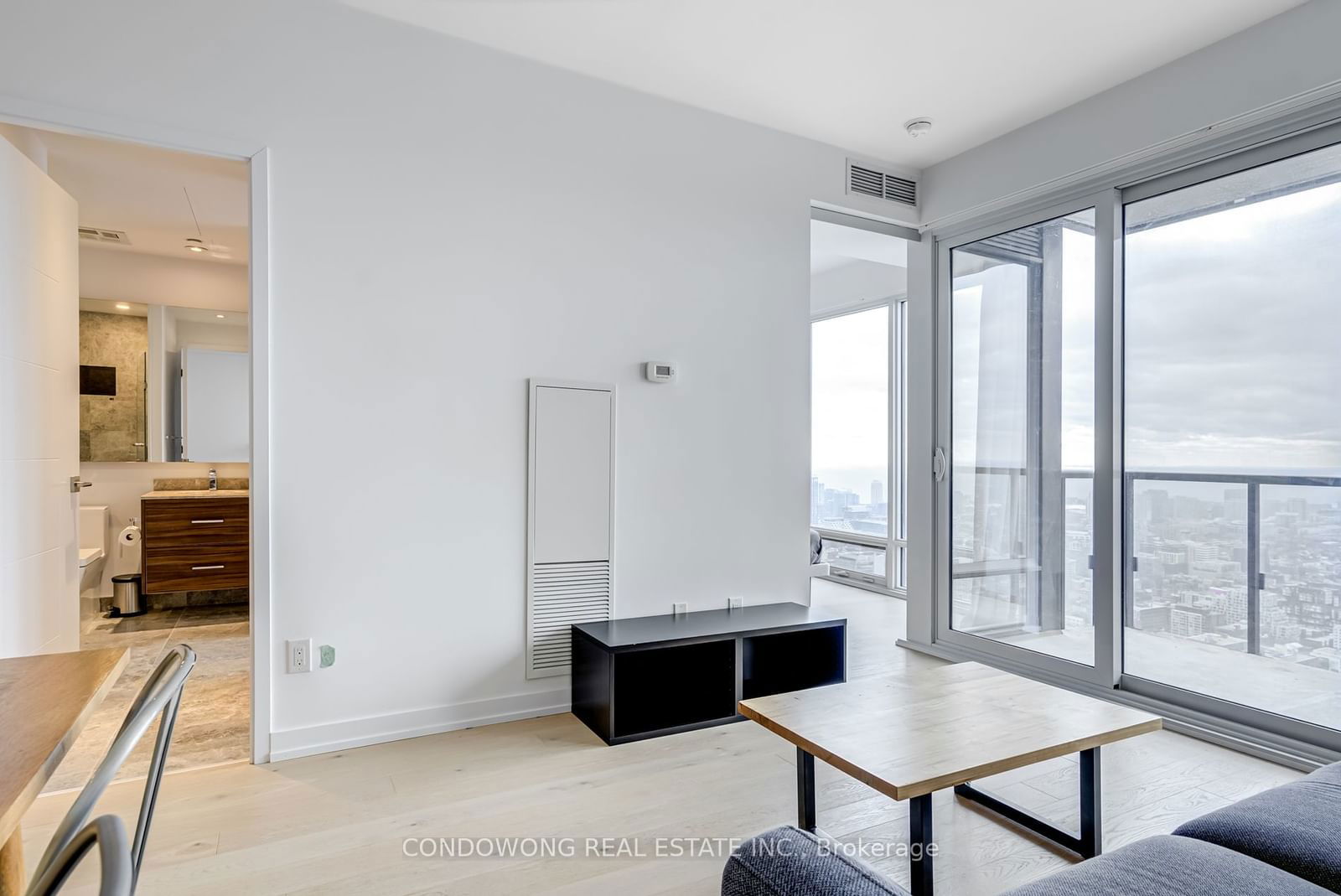 488 University Ave, unit 4811 for sale - image #3