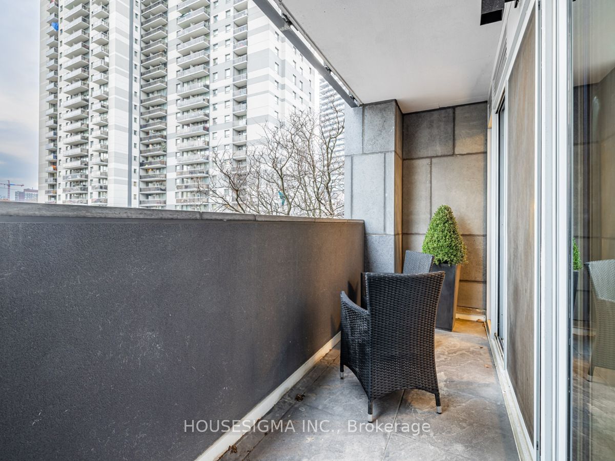 128 Pears Ave, unit 302 for sale - image #17