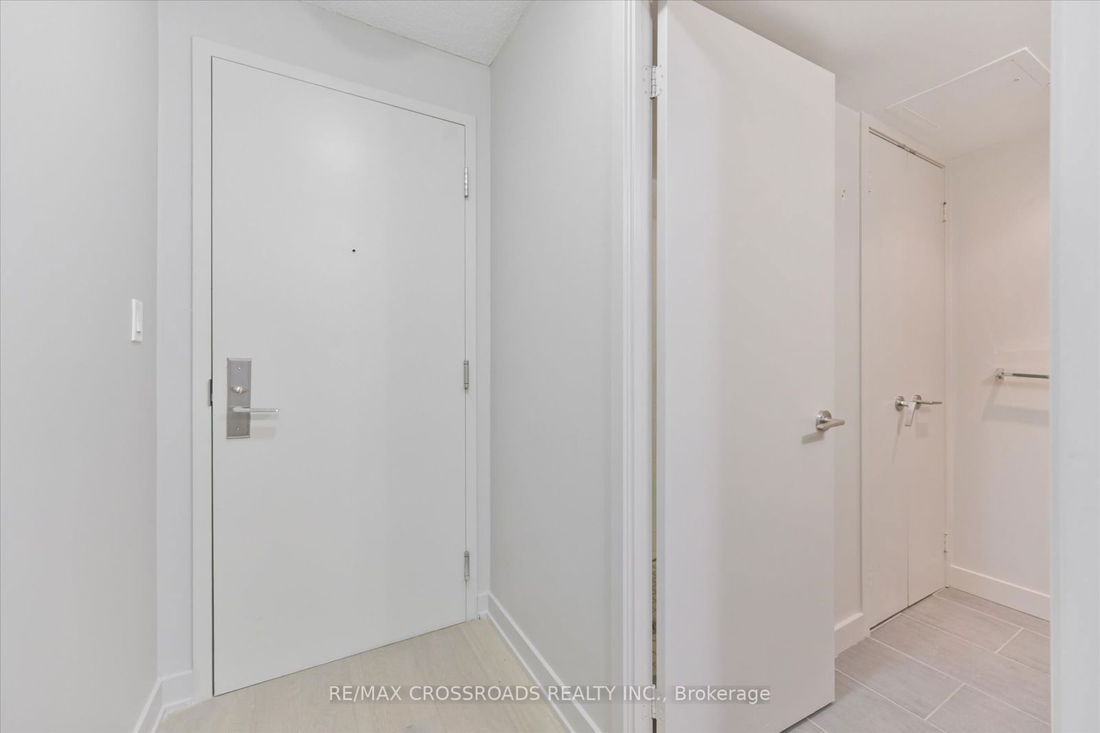 126 Simcoe St, unit 506 for sale