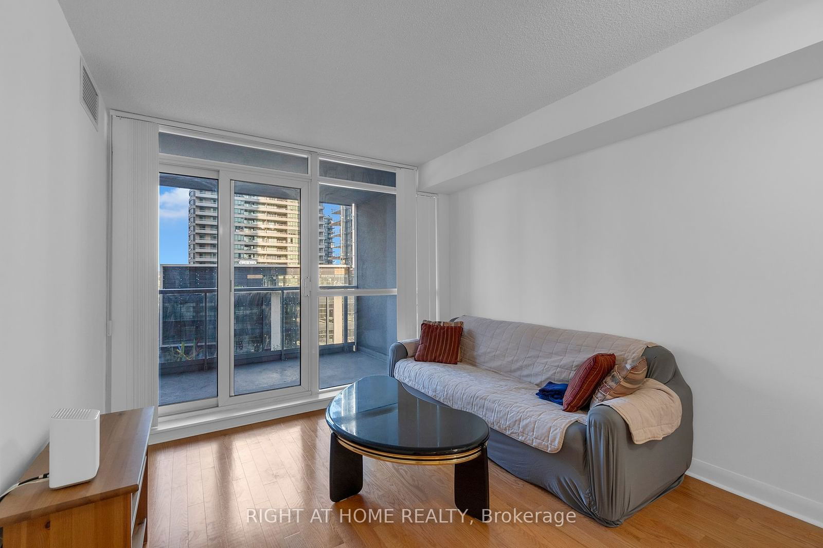 4968 Yonge St, unit 808 for sale